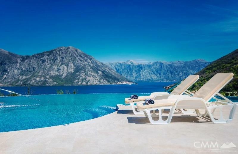Luxury 1 Bedroom Apartment With Cozy Garden D2-2 In Morinj Kotor Exterior photo