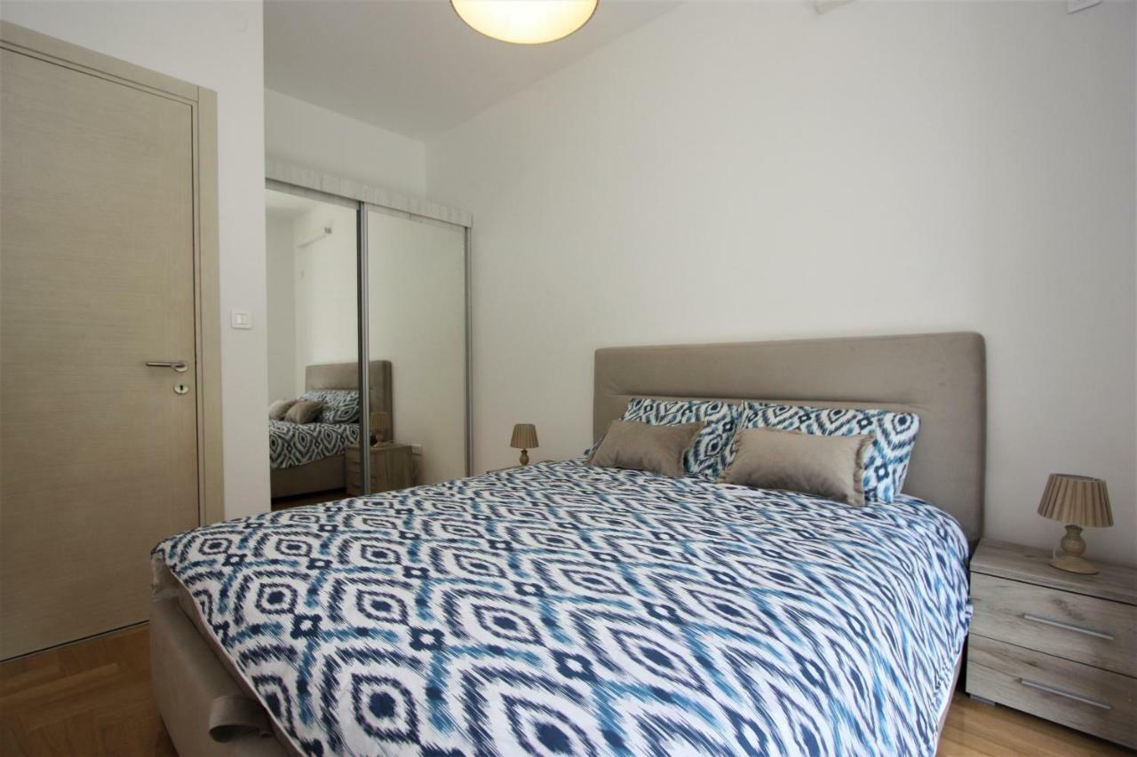 Luxury 1 Bedroom Apartment With Cozy Garden D2-2 In Morinj Kotor Exterior photo