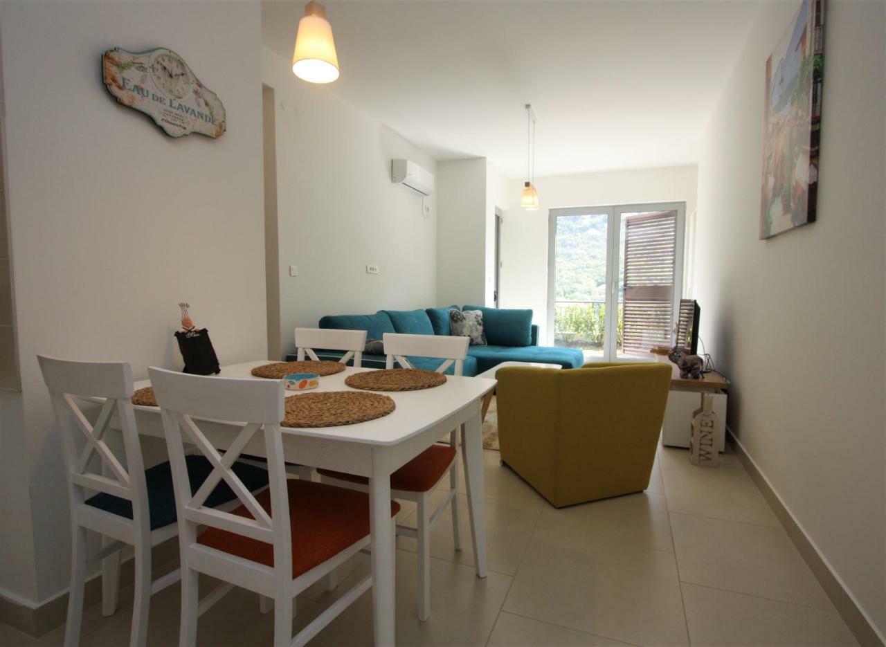 Luxury 1 Bedroom Apartment With Cozy Garden D2-2 In Morinj Kotor Exterior photo