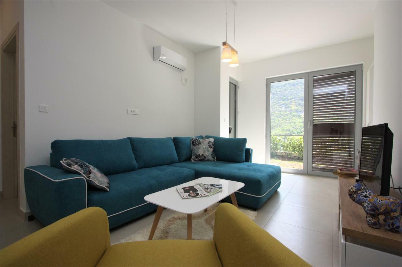 Luxury 1 Bedroom Apartment With Cozy Garden D2-2 In Morinj Kotor Exterior photo