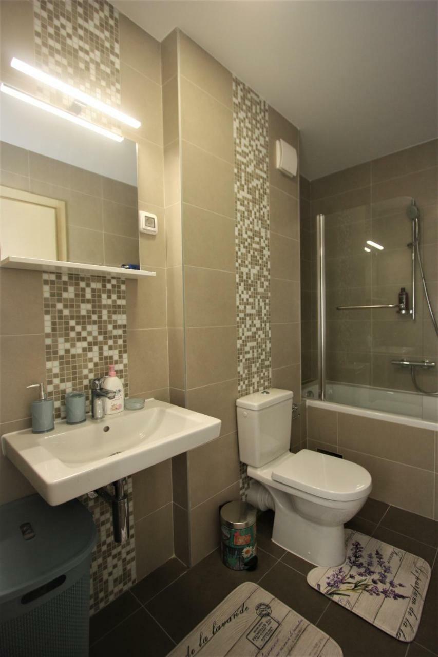 Luxury 1 Bedroom Apartment With Cozy Garden D2-2 In Morinj Kotor Exterior photo