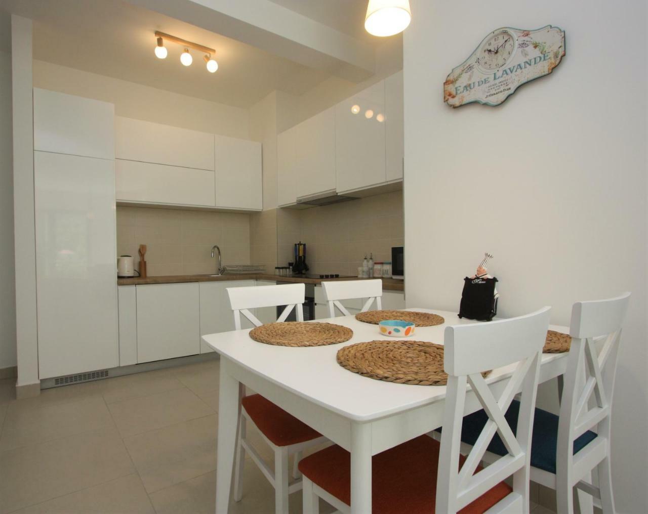 Luxury 1 Bedroom Apartment With Cozy Garden D2-2 In Morinj Kotor Exterior photo
